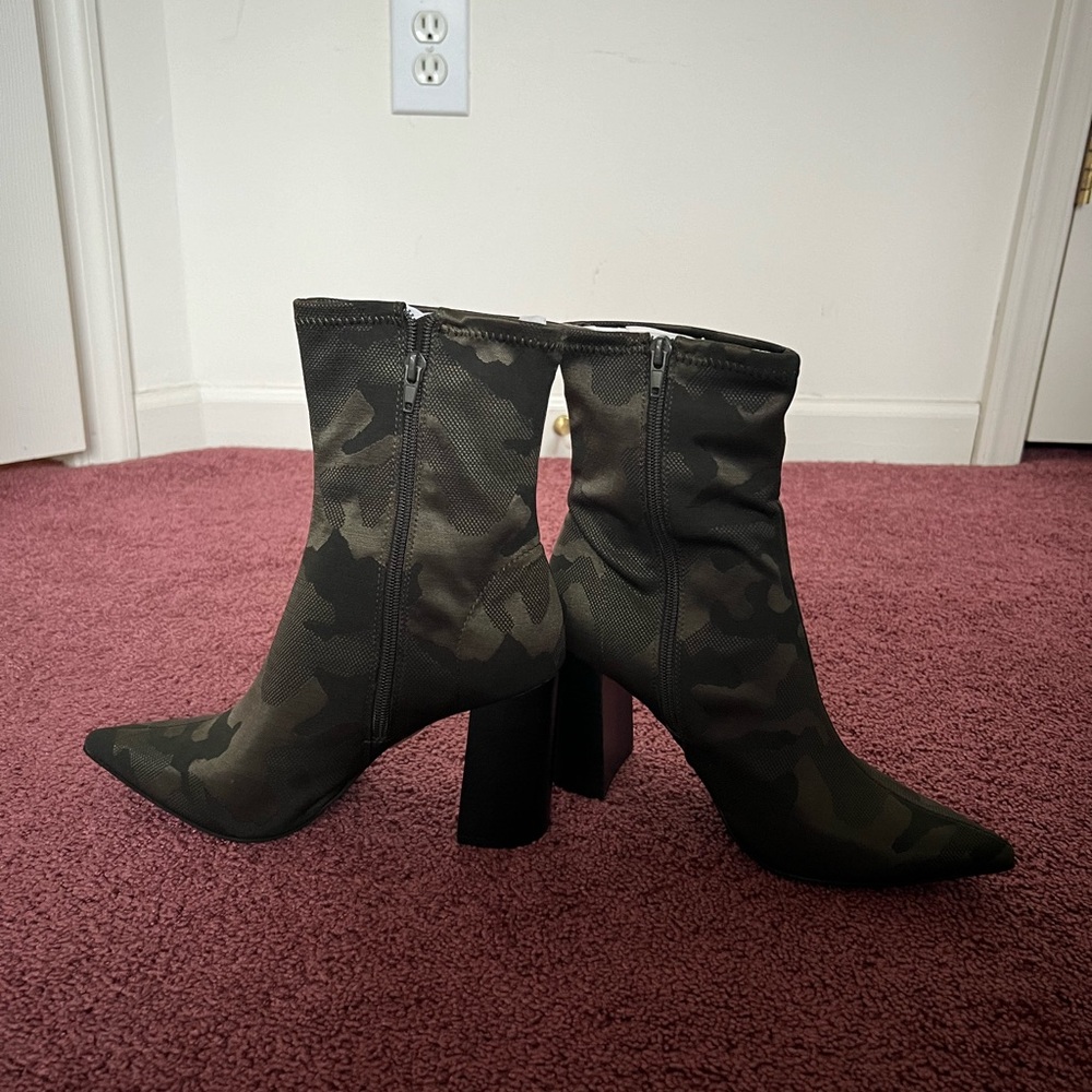 NWOT Jeffrey Campbell Siren Khaki Boots